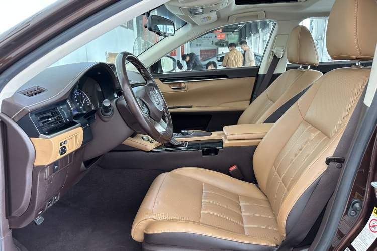 Used Lexus ES 2015 200 Elite Edition Interior 2