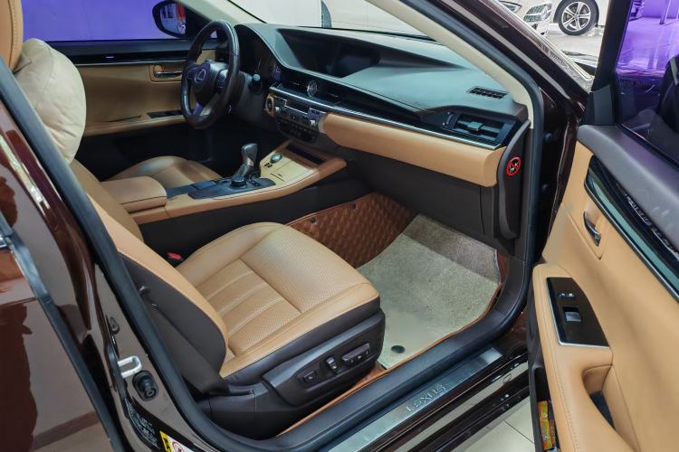 Used Lexus ES 2015 200 Elite Edition Interior 3