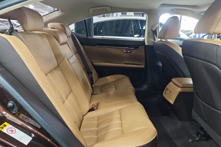 Used Lexus ES 2015 200 Elite Edition Interior 4
