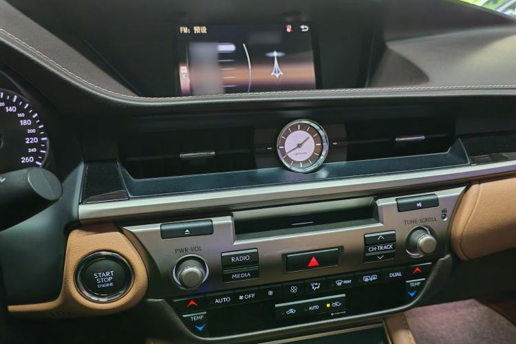 Used Lexus ES 2015 200 Elite Edition Interior 5
