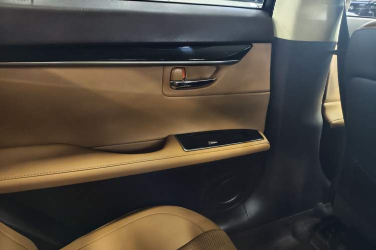 Used Lexus ES 2015 200 Elite Edition Interior 5