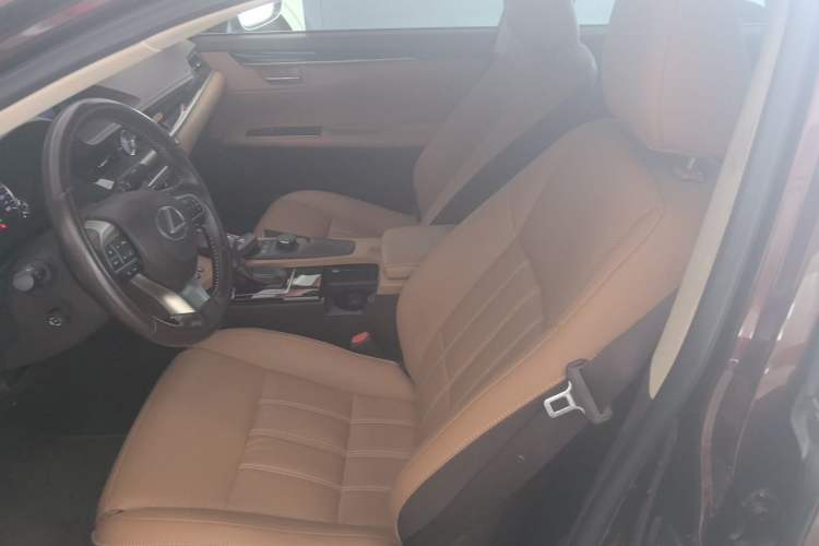 Used Lexus ES 2015 300h Comfort Edition Left Front Seat