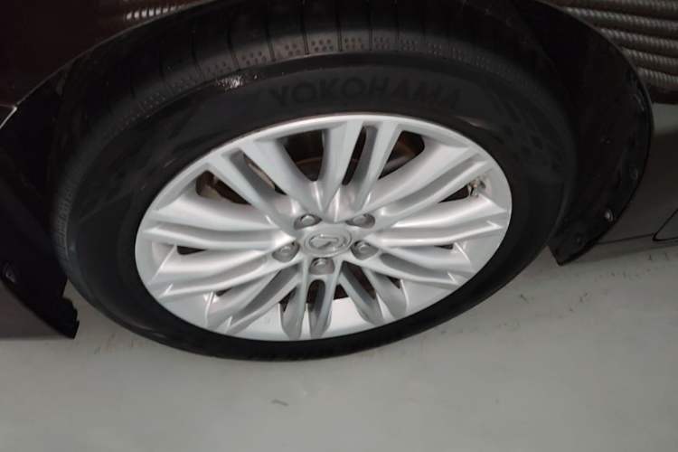 Used Lexus ES 2015 200 Elite Edition Left Front Wheel Hub