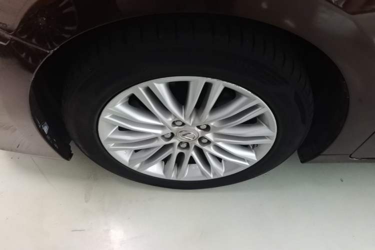 Used Lexus ES 2015 200 Elite Edition Left Front Wheel Hub