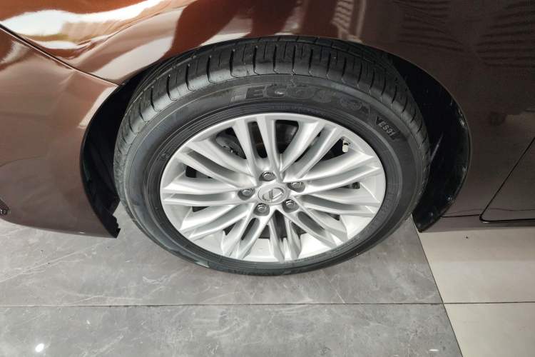Used Lexus ES 2015 200 Elite Edition Left Front Wheel Hub