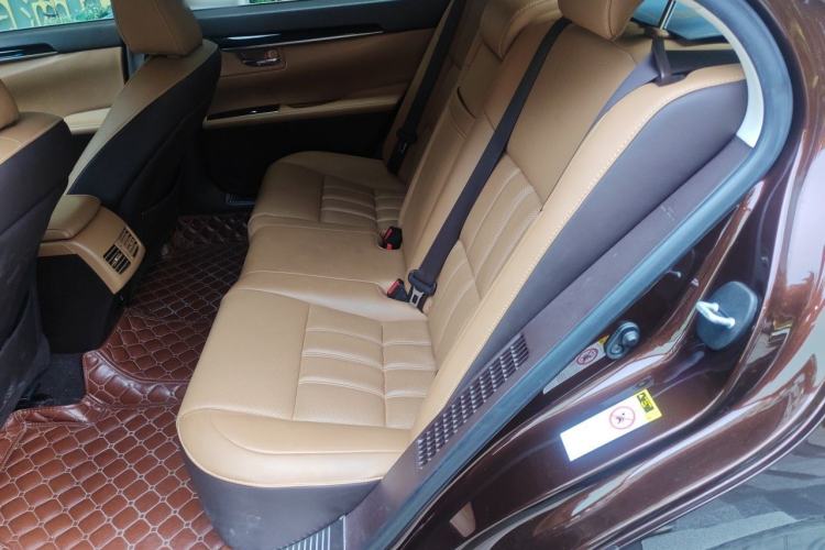 Used Lexus ES 2015 300h Comfort Edition Left Rear Seat