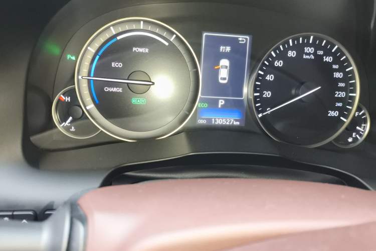 Used Lexus ES 2015 300h Comfort Edition Odometer Close Up