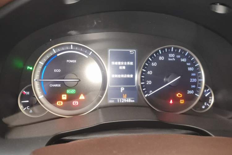 Used Lexus ES 2015 300h Comfort Edition Odometer Close Up
