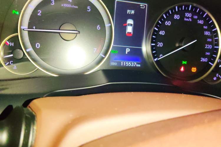 Used Lexus ES 2015 200 Elite Edition Odometer Close Up