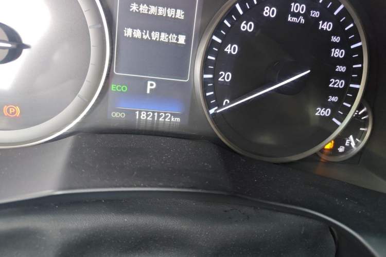 Used Lexus ES 2015 300h Comfort Edition Odometer Close Up