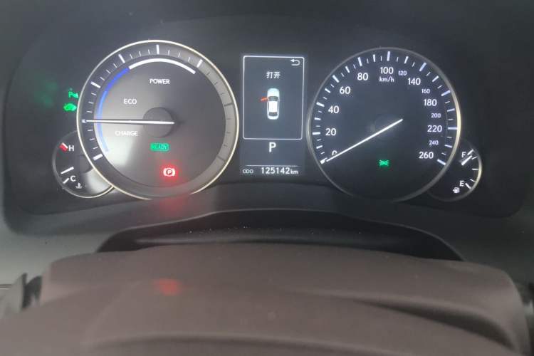 Used Lexus ES 2015 300h Comfort Edition Odometer Close Up