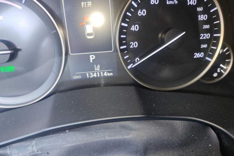 Used Lexus ES 2015 300h Comfort Edition Odometer Close Up