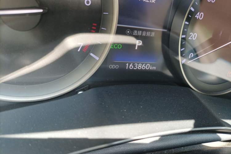 Used Lexus ES 2015 200 Elite Edition Odometer Close Up