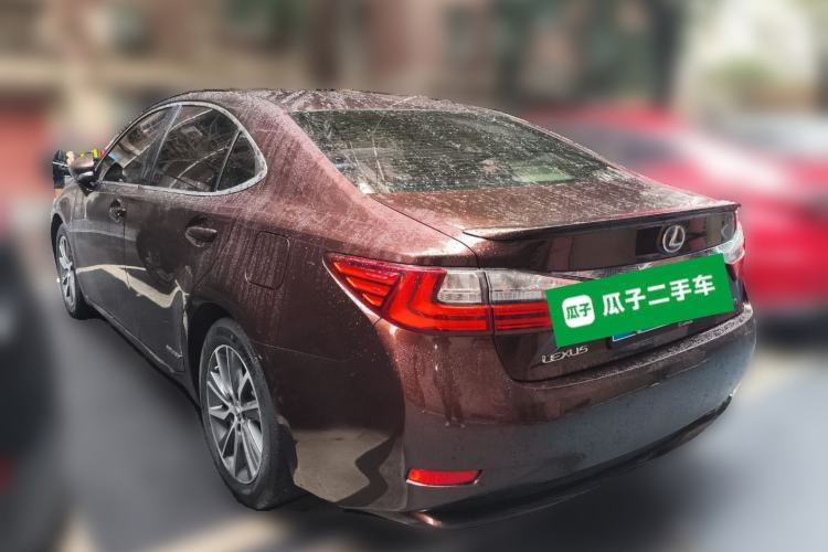 Used Lexus ES 2015 300h Comfort Edition Rear Left 45 Deg