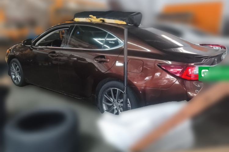 Used Lexus ES 2015 300h Comfort Edition Rear Left 45 Deg