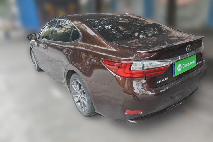 Used Lexus ES 2015 300h Comfort Edition Rear Left 45 Deg