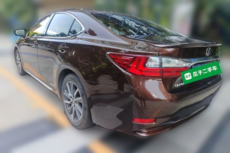 Used Lexus ES 2015 300h Comfort Edition Rear Left 45 Deg