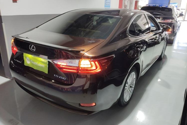 Used Lexus ES 2015 200 Elite Edition Rear Right 45 Deg