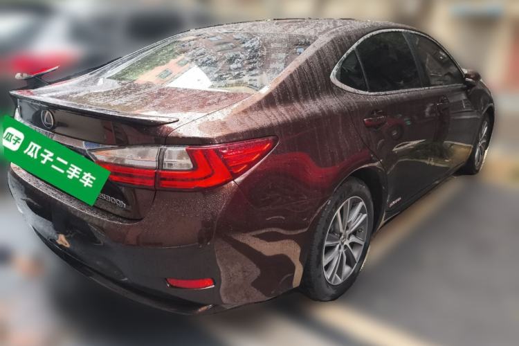 Used Lexus ES 2015 300h Comfort Edition Rear Right 45 Deg