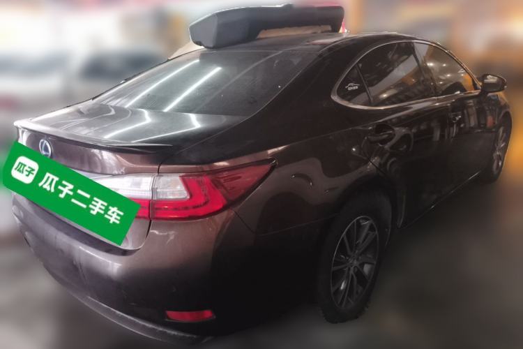 Used Lexus ES 2015 300h Comfort Edition Rear Right 45 Deg