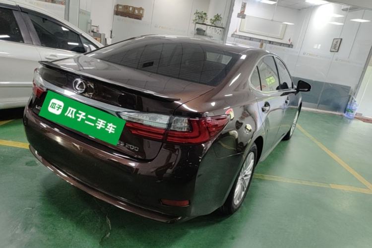 Used Lexus ES 2015 200 Elite Edition Rear Right 45 Deg