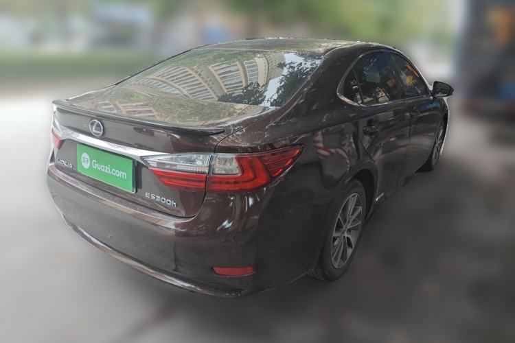 Used Lexus ES 2015 300h Comfort Edition Rear Right 45 Deg