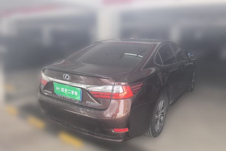 Used Lexus ES 2015 300h Comfort Edition Rear Right 45 Deg