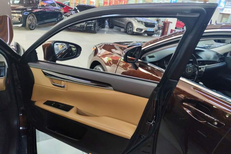 Used Lexus ES 2015 200 Elite Edition Right Front Door Interior