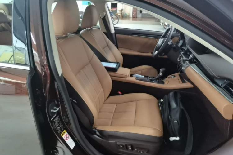 Used Lexus ES 2015 200 Elite Edition Right Front Seat