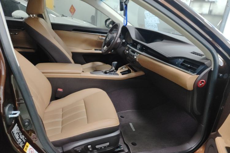 Used Lexus ES 2015 200 Elite Edition Right Front Seat