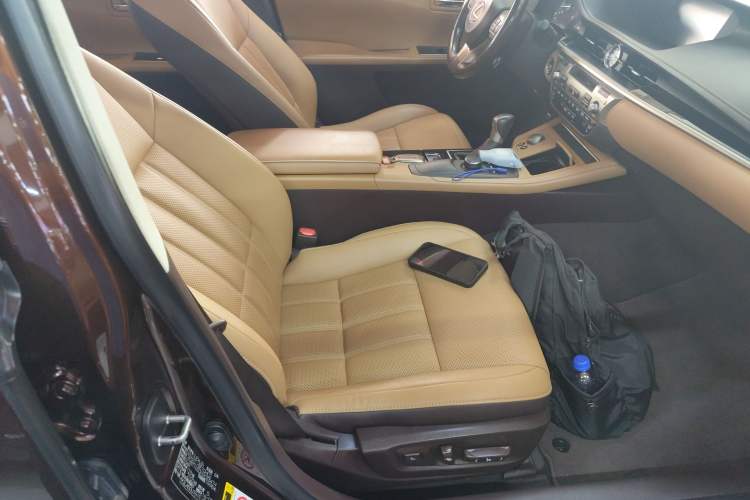 Used Lexus ES 2015 200 Elite Edition Right Front Seat