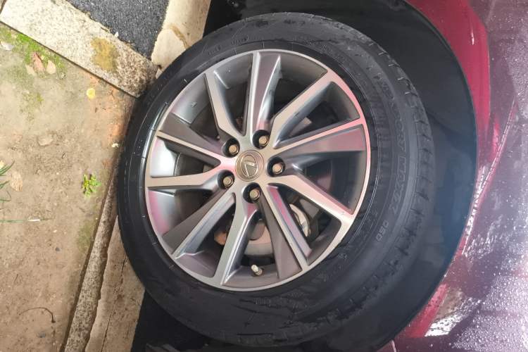 Used Lexus ES 2015 300h Comfort Edition Right Front Wheel Hub