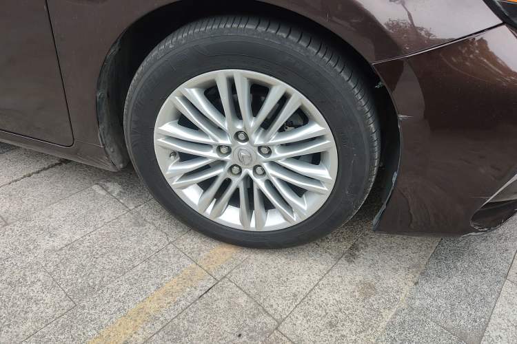 Used Lexus ES 2015 200 Elite Edition Right Front Wheel Hub
