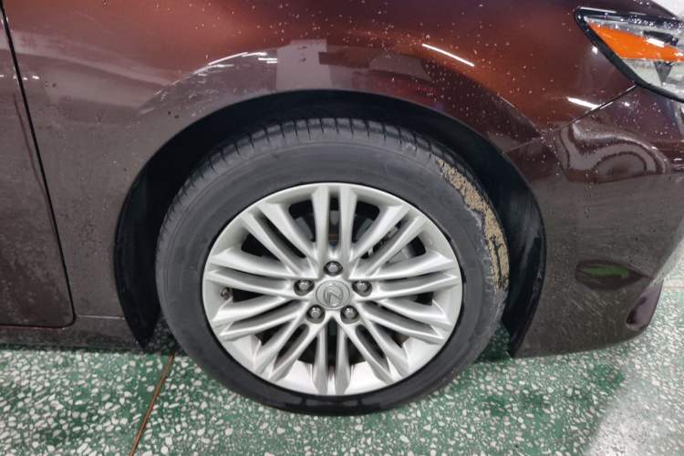 Used Lexus ES 2015 200 Elite Edition Right Front Wheel Hub