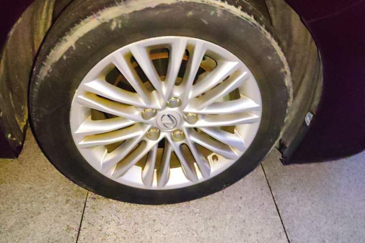 Used Lexus ES 2015 200 Elite Edition Right Front Wheel Hub