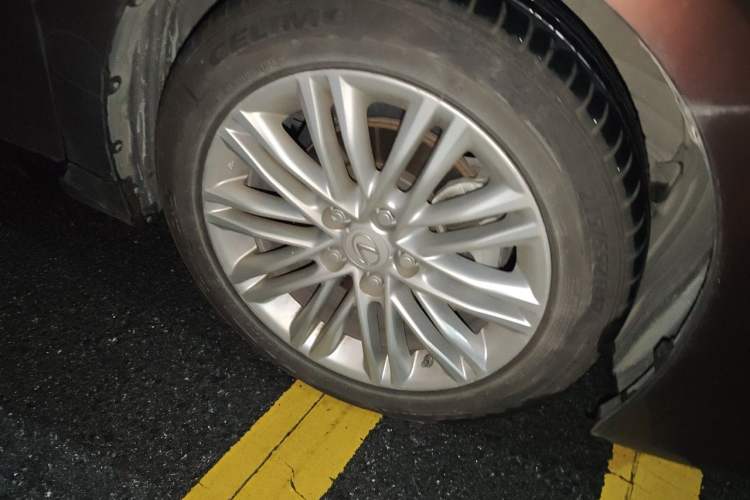 Used Lexus ES 2015 200 Elite Edition Right Front Wheel Hub