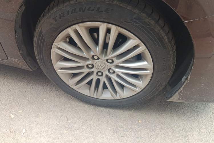 Used Lexus ES 2015 200 Elite Edition Right Front Wheel Hub