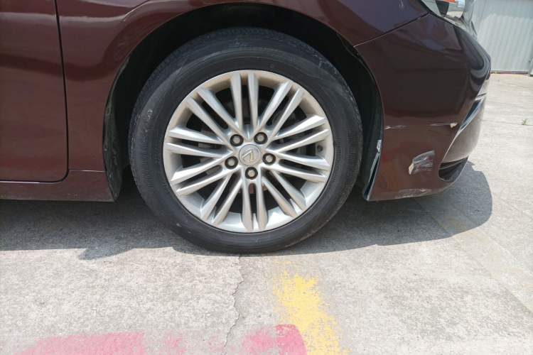 Used Lexus ES 2015 200 Elite Edition Right Front Wheel Hub