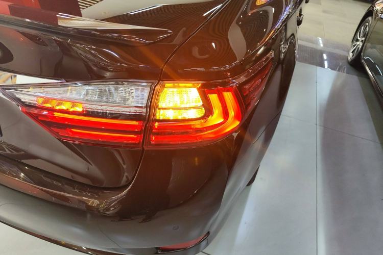 Used Lexus ES 2015 200 Elite Edition Right Rear Taillight