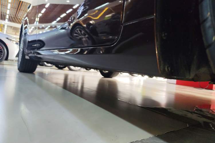 Used Lexus ES 2015 200 Elite Edition Right Side Sill