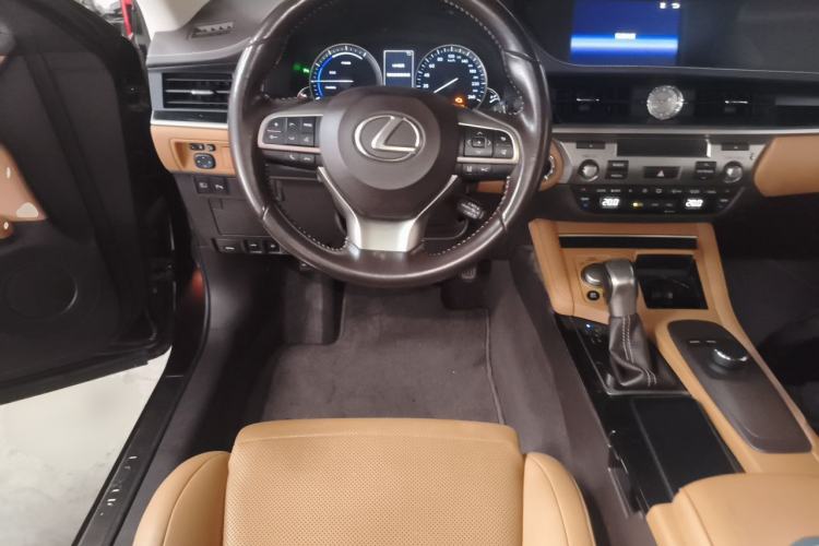 Used Lexus ES 2015 300h Comfort Edition Steering Wheel