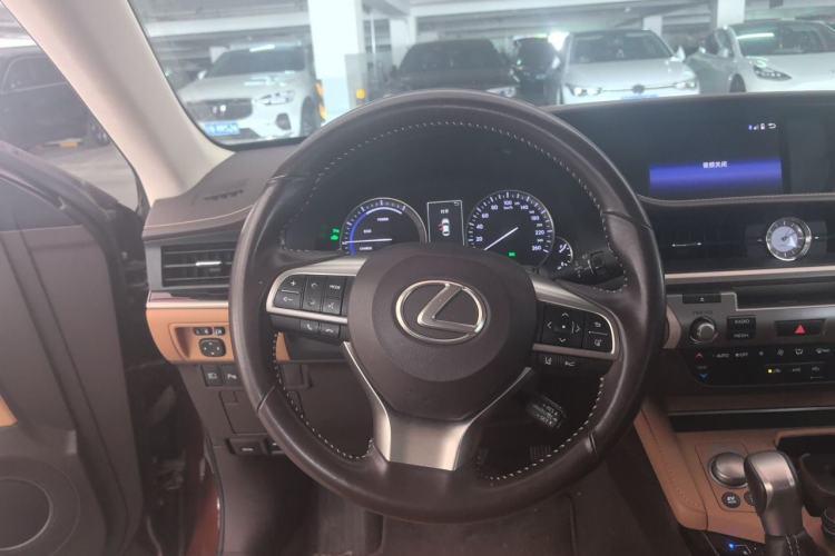 Used Lexus ES 2015 300h Comfort Edition Steering Wheel