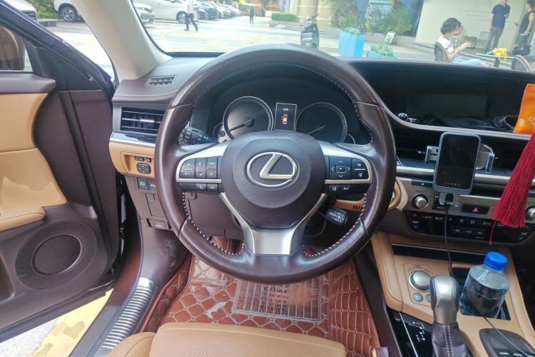 Used Lexus ES 2015 300h Comfort Edition Steering Wheel