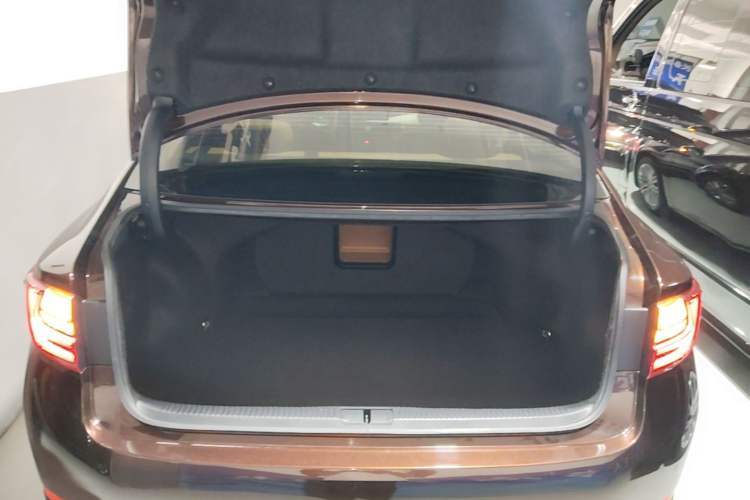 Used Lexus ES 2015 200 Elite Edition Trunk
