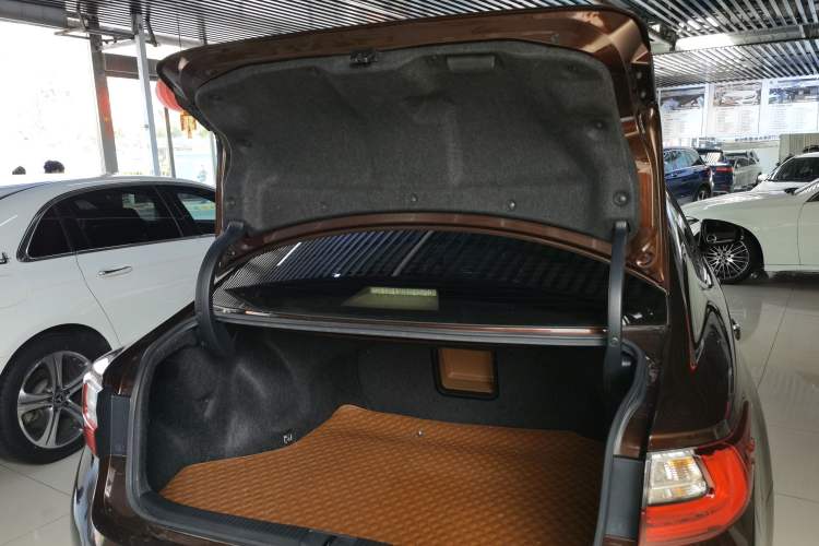Used Lexus ES 2015 200 Elite Edition Trunk