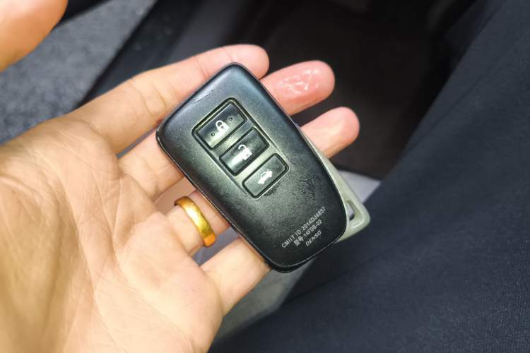 Used Lexus ES 2015 300h Comfort Edition Vehicle Key