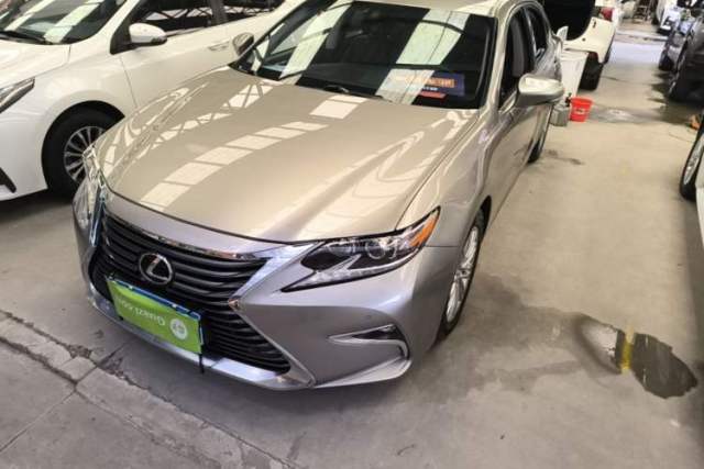 Ojetý Lexus ES 2015 200 Elite Edition