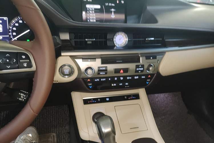 Used Lexus ES 2015 250 Elegant Edition Audio And AC Panel