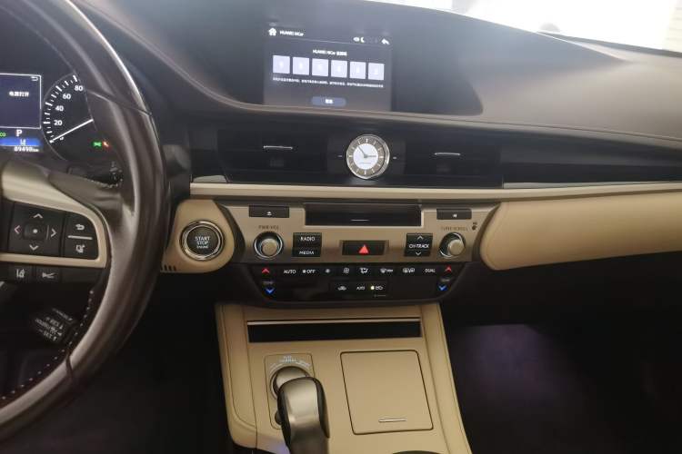 Used Lexus ES 2015 200 Comfort Edition Audio And AC Panel