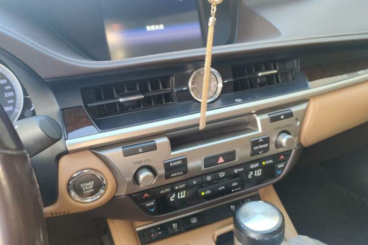 Used Lexus ES 2015 250 Elegant Edition Audio And AC Panel